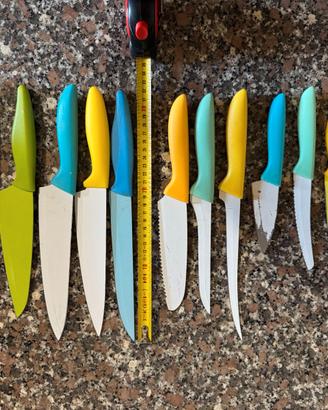 Set da cucina vari colorati 14+1 e grattugia