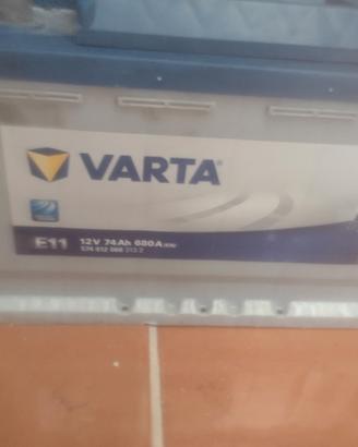 Batteria auto 12v 74A Varta usata 