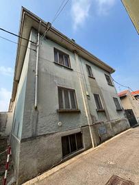 Casa indipendente di 183 m² con più di 5 locali a 