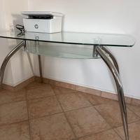 Tavolo in vetro per ufficio o salotto