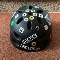 CASCO CASCHETTO SKATEBOARD SKATE BICICLETTA BICI