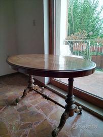 Tavolo artigianale in legno intarsiato di sorrento