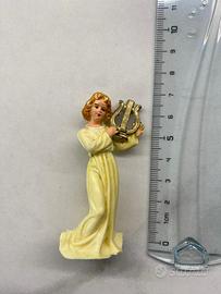 Statuina presepe in plastica  fanciulla con lira