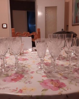 set di bicchieri di diverso tipo
