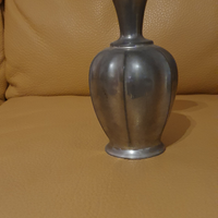 Vaso da fiori in peltro vintage