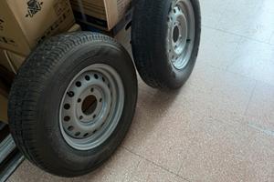 Cerchi e gomme 185r14c coppia nuova