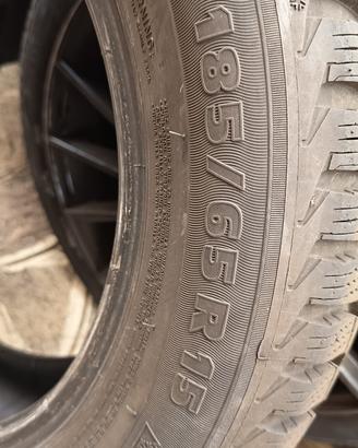 4 PNEUMATICI MICHELIN 185/65 r15