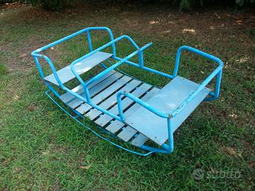 Gioco giostrina a dondolo in ferro