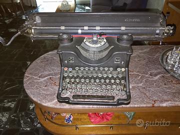 macchina da scrivere Olivetti M4