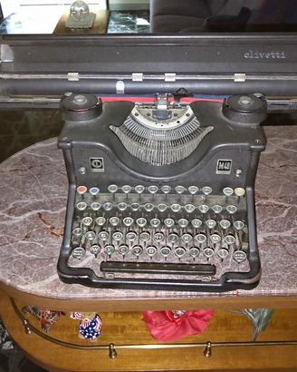 macchina da scrivere Olivetti M4