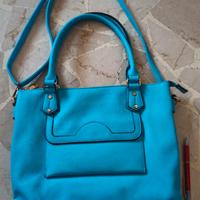 Borsa turchese molto capiente. 