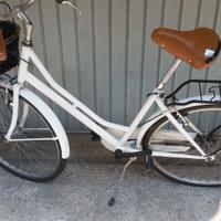 Bici donna accessoriata