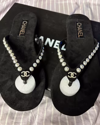 Infradito nere in pelle scamosciata made in italy