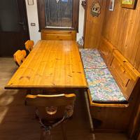 Tavolo +  3 sedie + giropanca