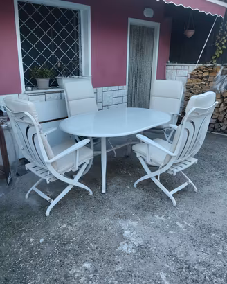 Tavolo e 4 poltrone FAST