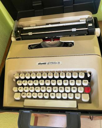 Macchina da scrivere Olivetti Lettera 35