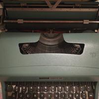 Macchina da scrivere Olivetti lettera 32