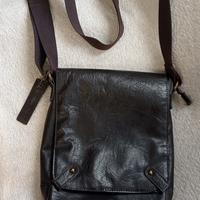 Borsa a tracolla per uomo.