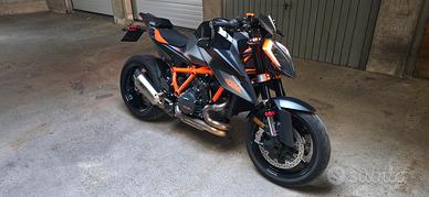 ktm 1290 super duke r 