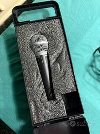 Microfono dinamico a filo con cavo XLR