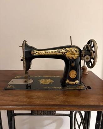 Macchina da cucire vintage SINGER