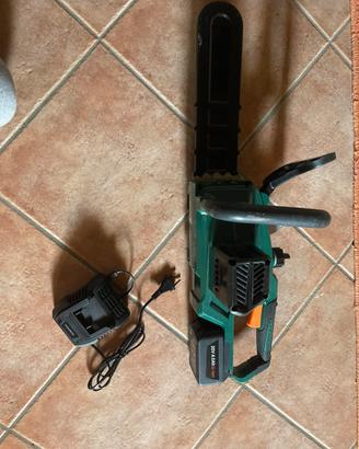 Motosega elettrica grande