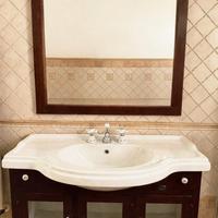 Mobile bagno, specchio e vetrina