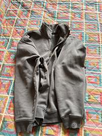 Felpa grgia con zip al collo