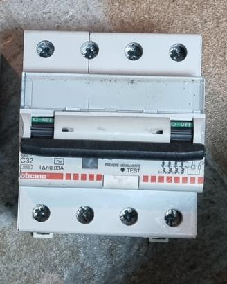 BTICINO G8843/32AC INTERRUTTORE DIFFERENZIALE 