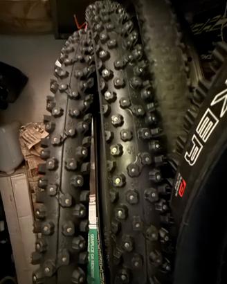 Copertoni chiodati schwalbe Ice Spiker