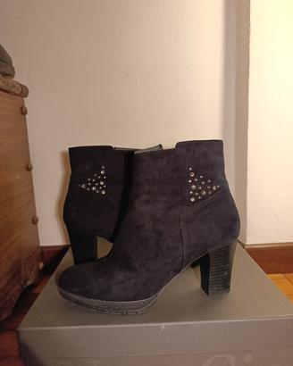 Stivaletti con tacco e brillantini 