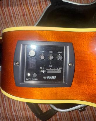 Chitarra semiacustica elettrificata