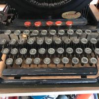 Macchina da scrivere antica