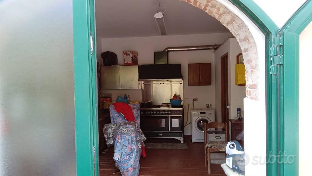 Rustico / Casale di 281 m² con più di 5 locali e b - Altro