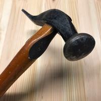 Antico martello da calzolaio ciabattino