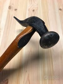 Antico martello da calzolaio ciabattino