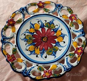 Piatti da parete in ceramica firmati.