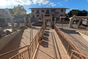 VILLA A SCHIERA - Solarino