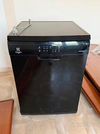 LAVASTOVIGLIE ELECTROLUX 