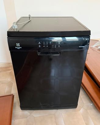 LAVASTOVIGLIE ELECTROLUX 