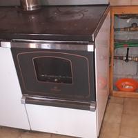 Stufa a legna. UniRossi Pratika