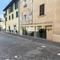 NEGOZIO A REZZATO