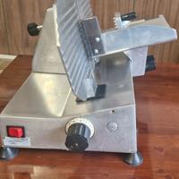 Affettatrice  semiprofessionale lama da 22 cm