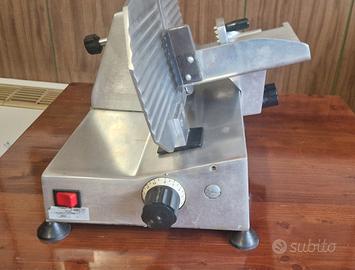 Affettatrice  semiprofessionale lama da 22 cm