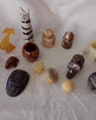 Mini collezione di marmi colorati, tra cui animali