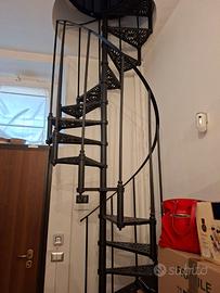 scala a chiocciola ferro battuto