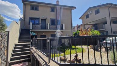 4 LOCALI A SAN GIOVANNI LA PUNTA