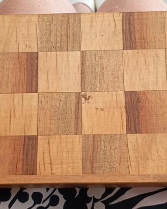 scacchi con scacchiera in legno