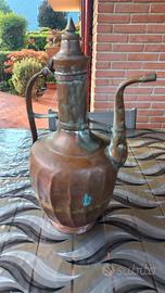 Antica brocca in rame