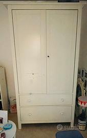 Armadio in legno Ikea serie Hemnes